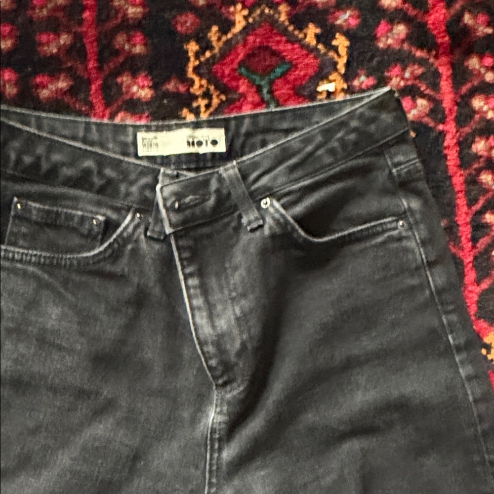 Topshop  MOTO Black Boyfriend Jeans, high rise.stretchy and comfortable.